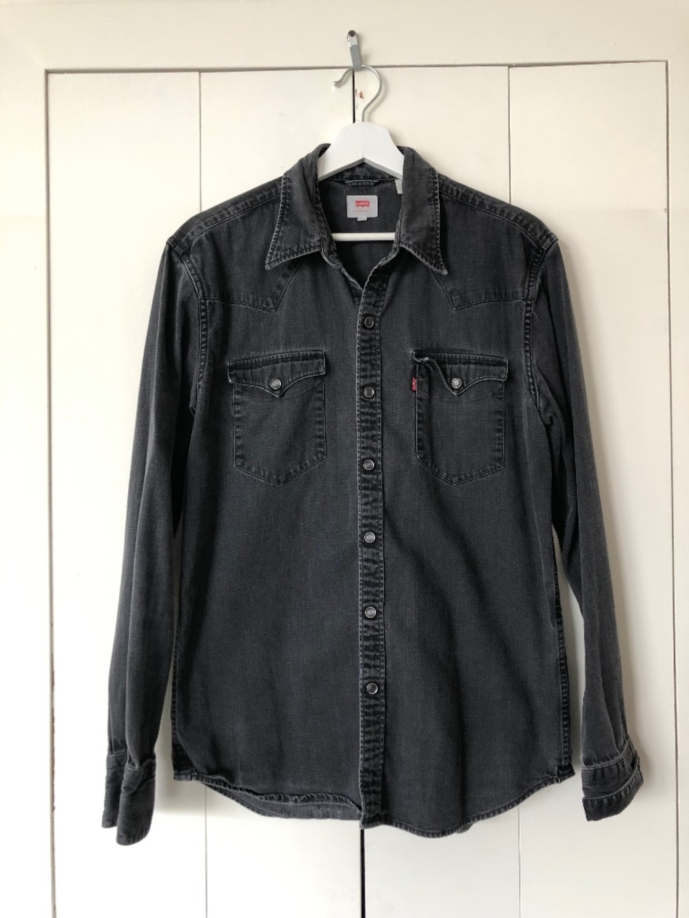 Levi’s Men’s Denim Shirt – Dark Gray Snap‑Front, Size M